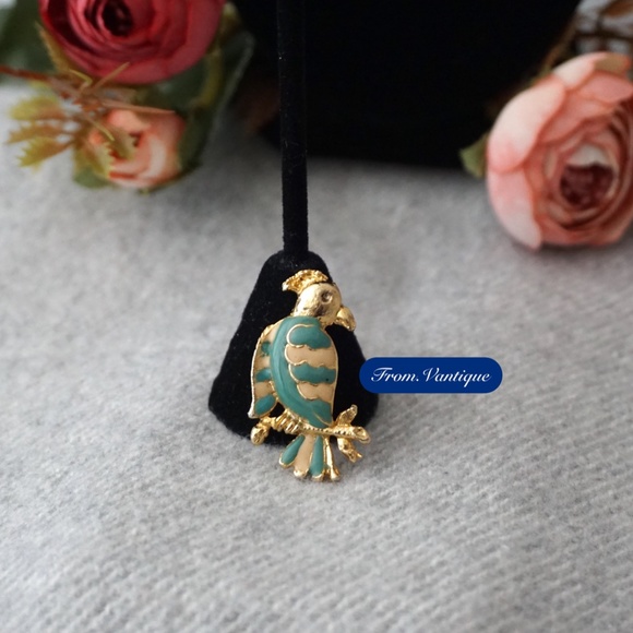 🦜 VINTAGE Gold Colourful Parrot / Bird on a Branch Brooch / Scarf Pin 🧷 - Picture 2 of 6